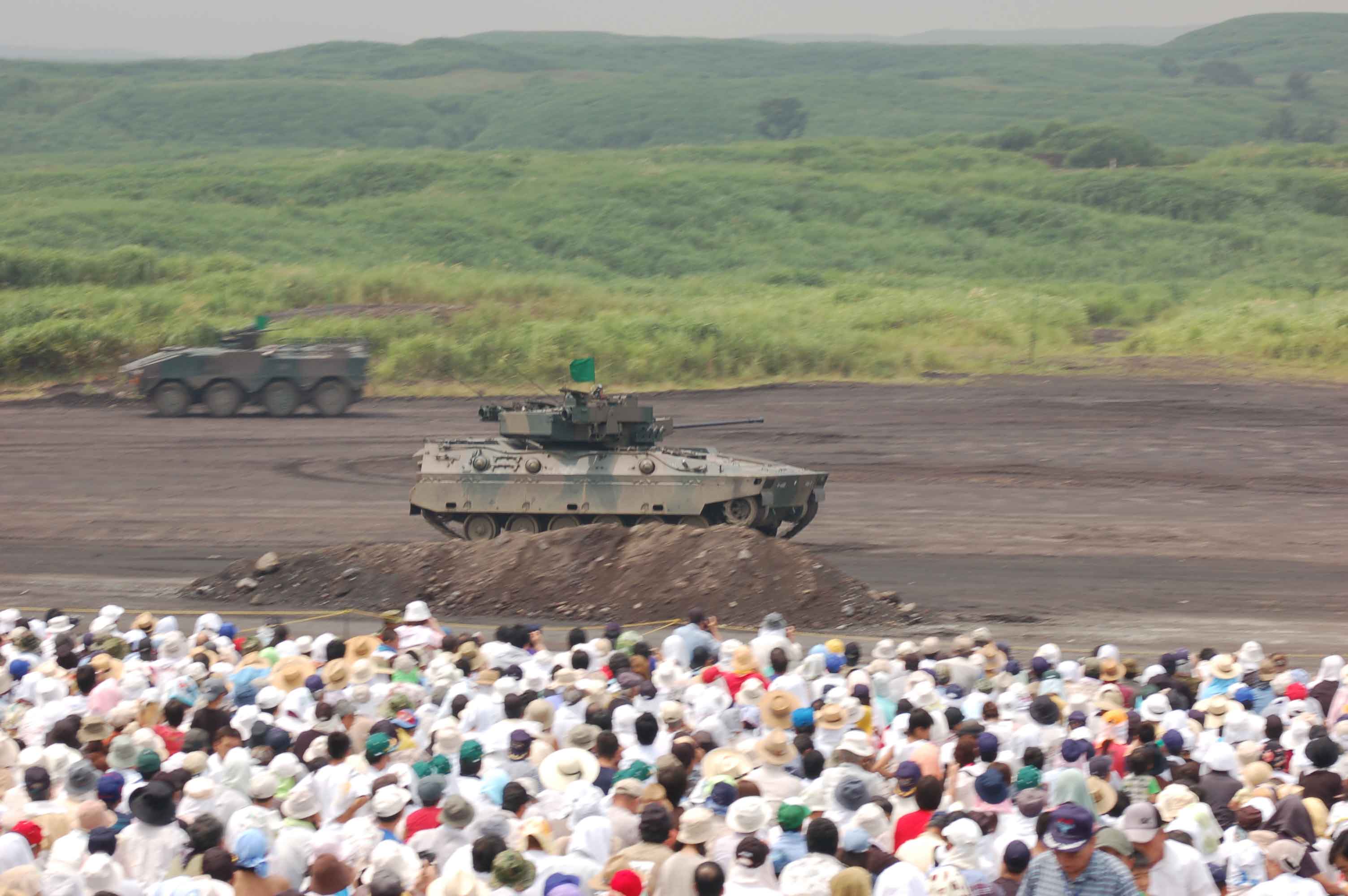 陸上自衛隊富士総合火力演習 参観（平成16年・平成17年・平成18年８月） 福田充（日本大学法学部)